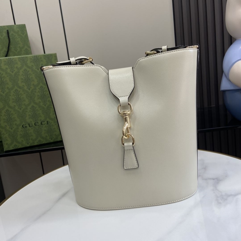 G*u*i bucket bags